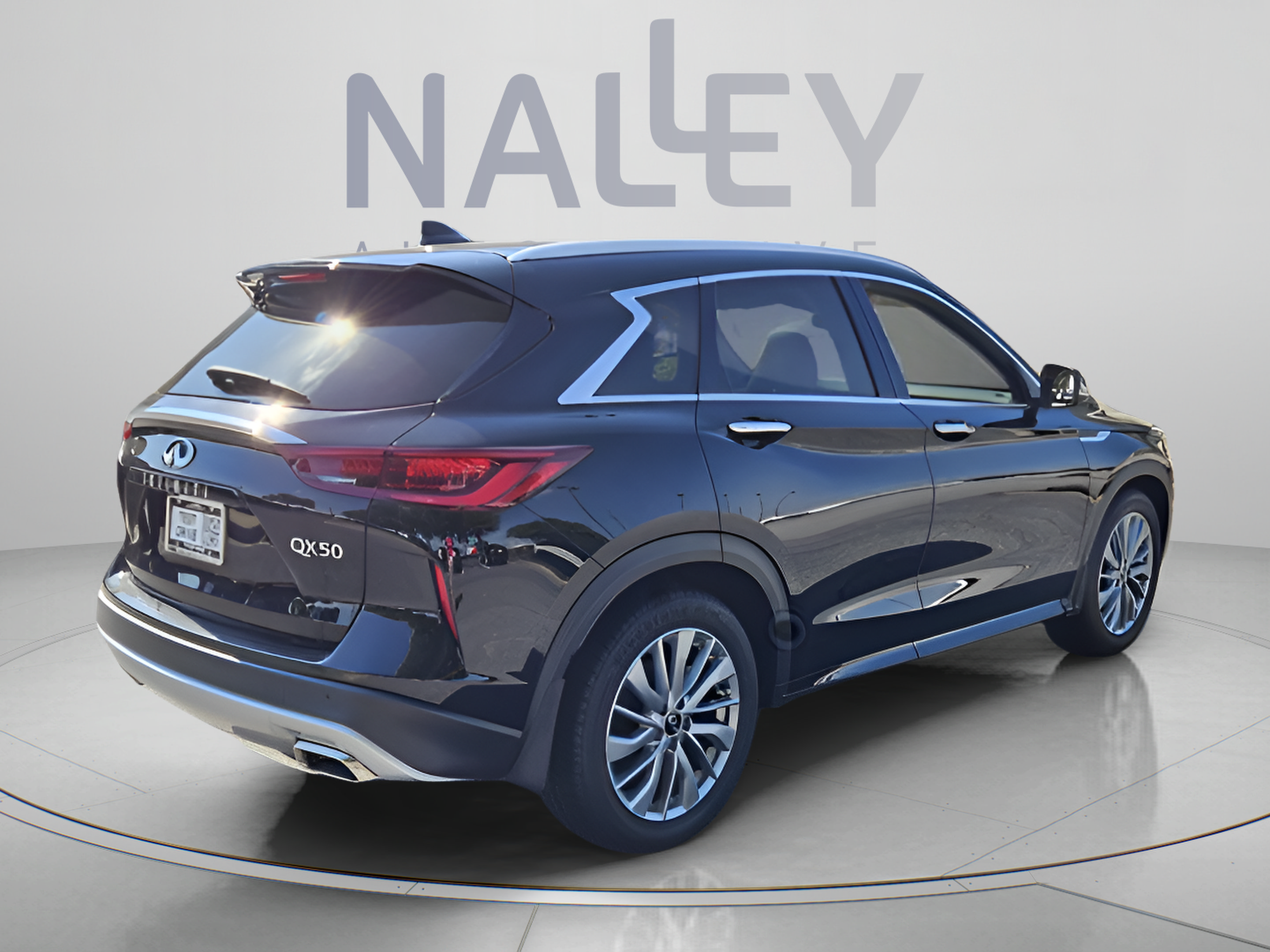 Used 2023 INFINITI QX50 Luxe FWD image 5