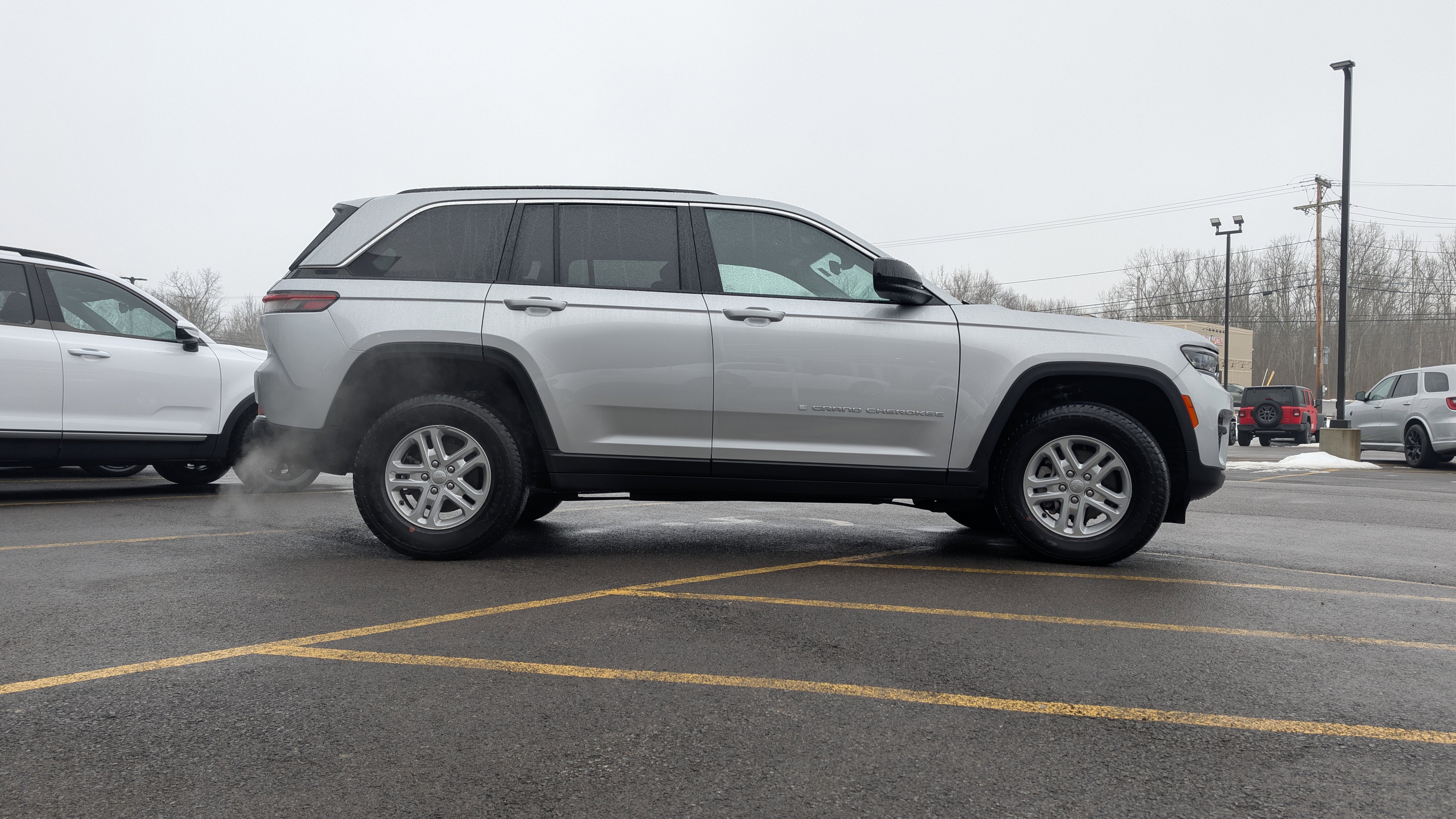 New 2025 Jeep Grand Cherokee Laredo image 4