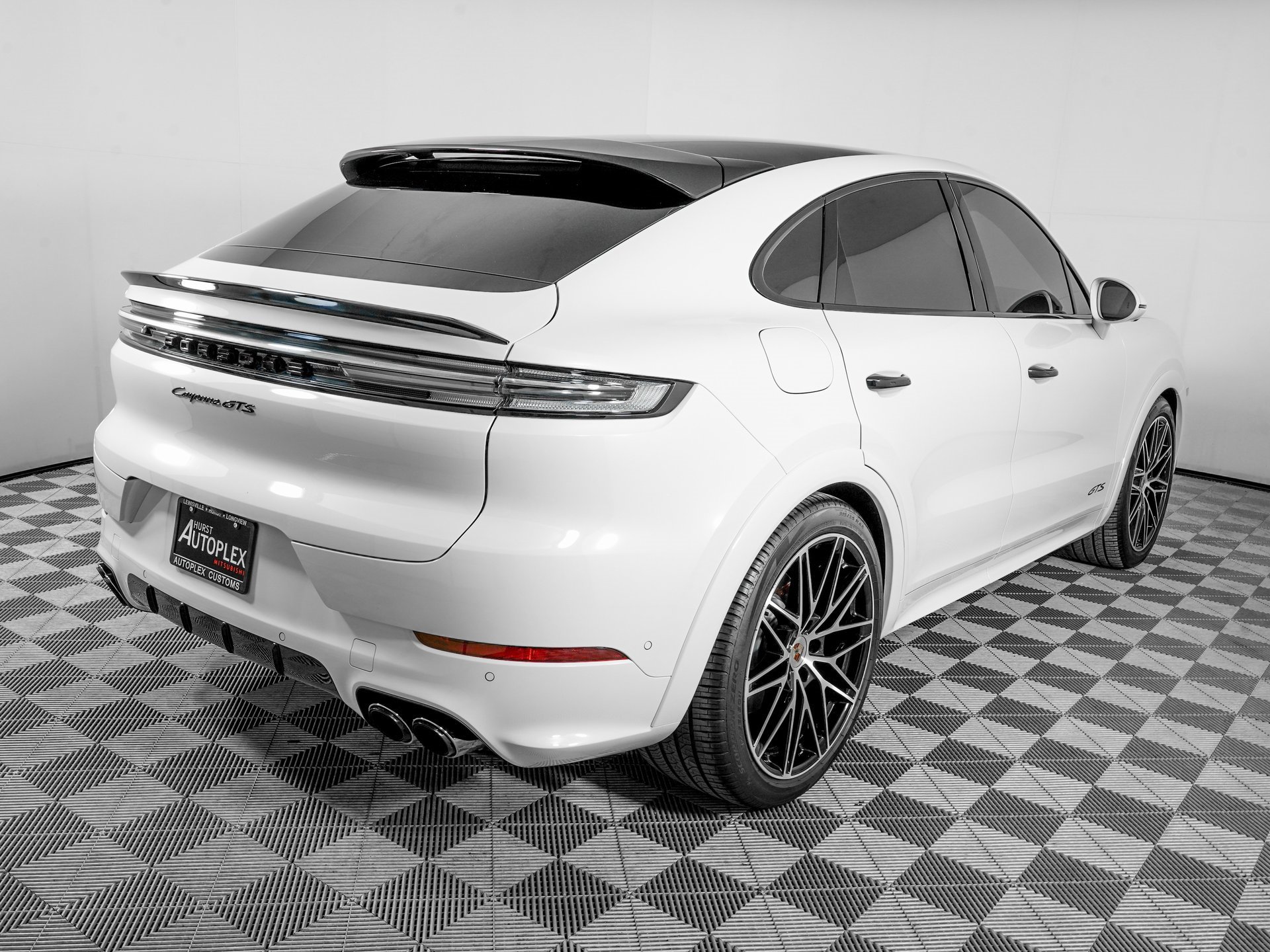 Used 2025 Porsche Cayenne GTS image 5