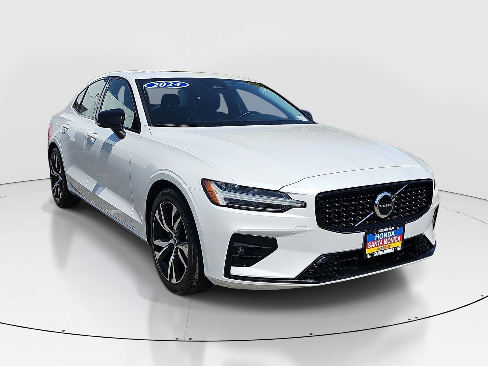 Used 2024 Volvo S60 B5 Core image 3