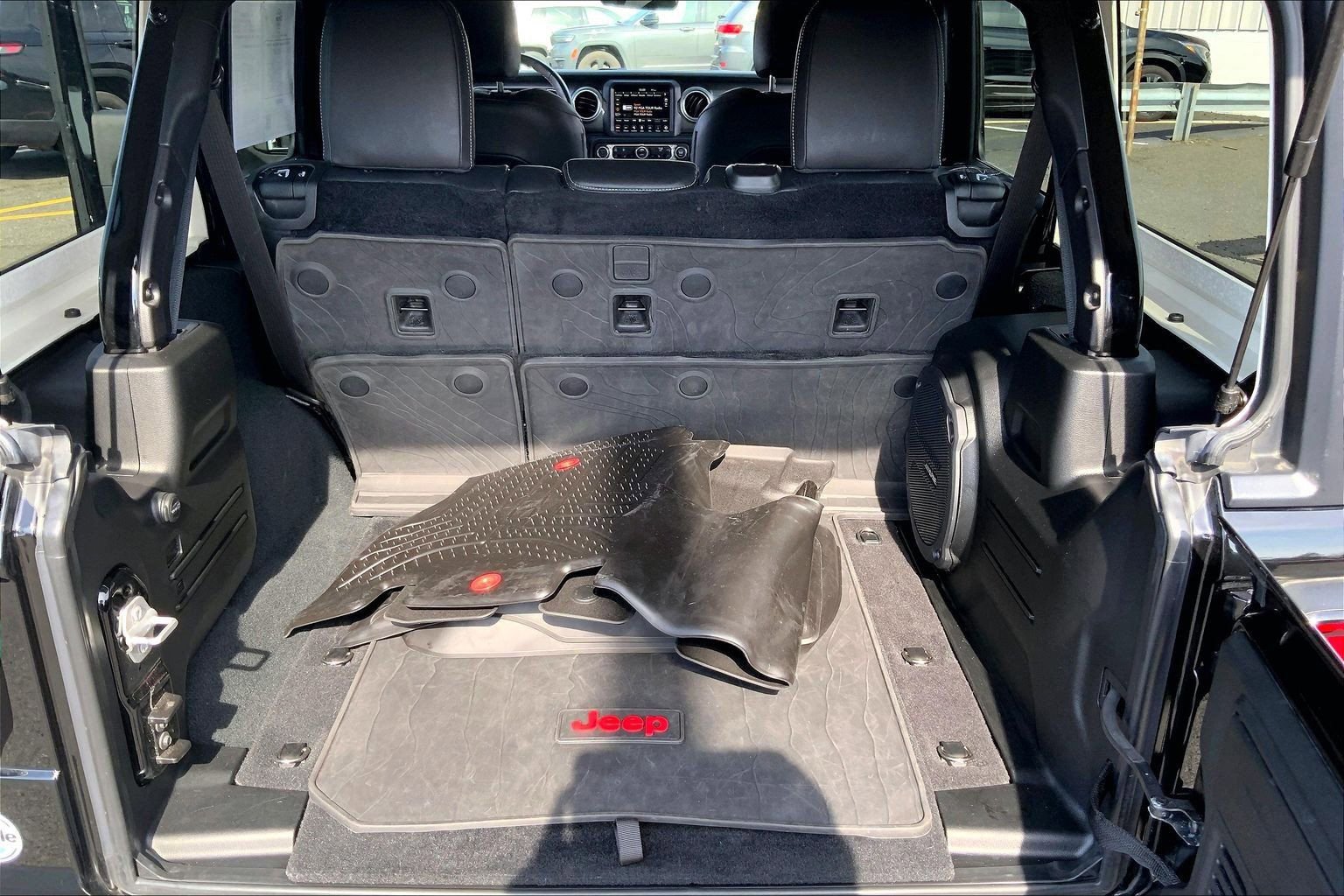 Certified 2022 Jeep Wrangler Unlimited Sahara w/ Cold Weather Group image 31