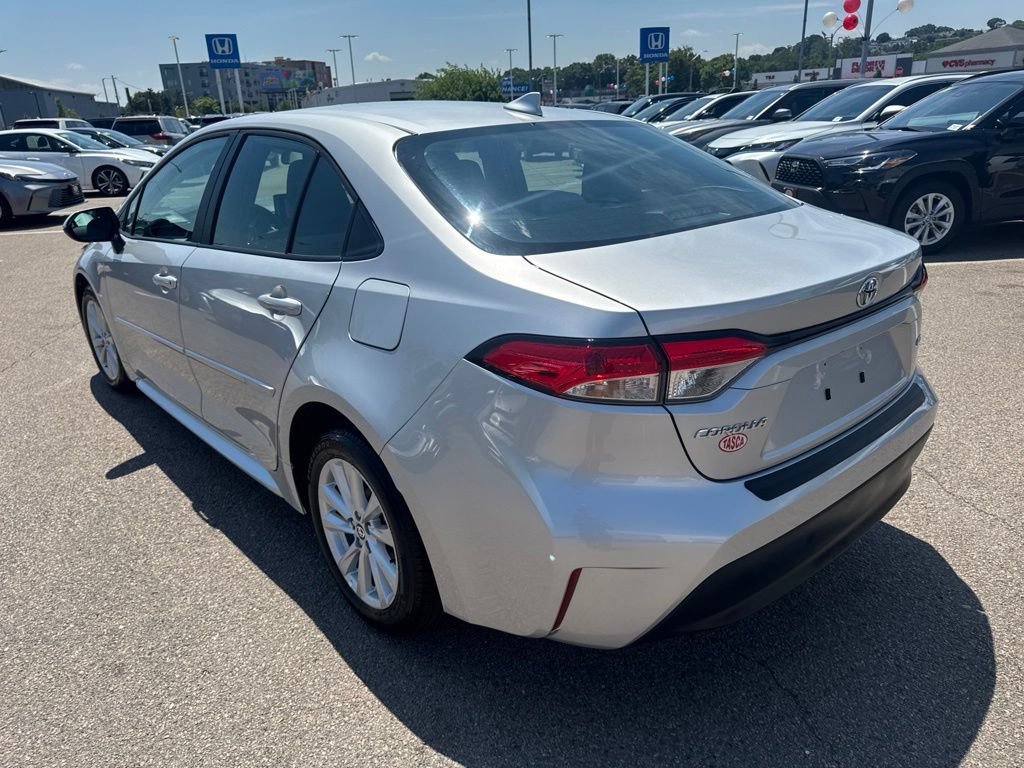 Used 2026 Toyota Corolla LE w/ LE Premium Package FWD image 4