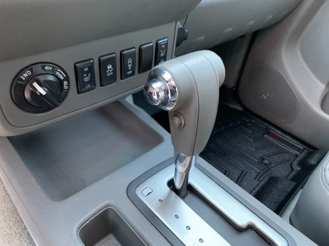 Used 2013 Nissan Frontier SL w/ Moonroof Pkg image 27