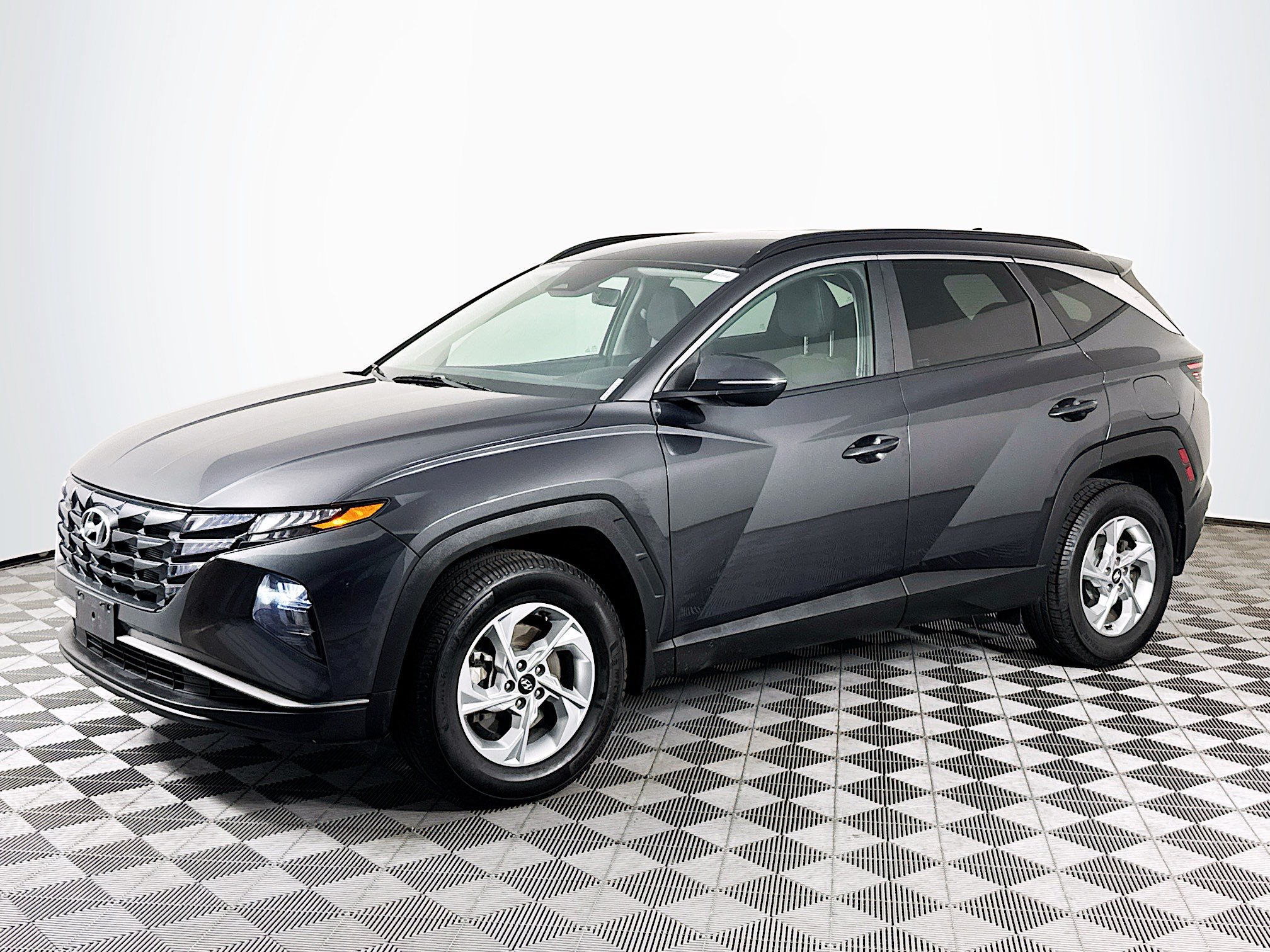 Used 2023 Hyundai Tucson SEL w/ Cargo Package AWD/4WD image 4