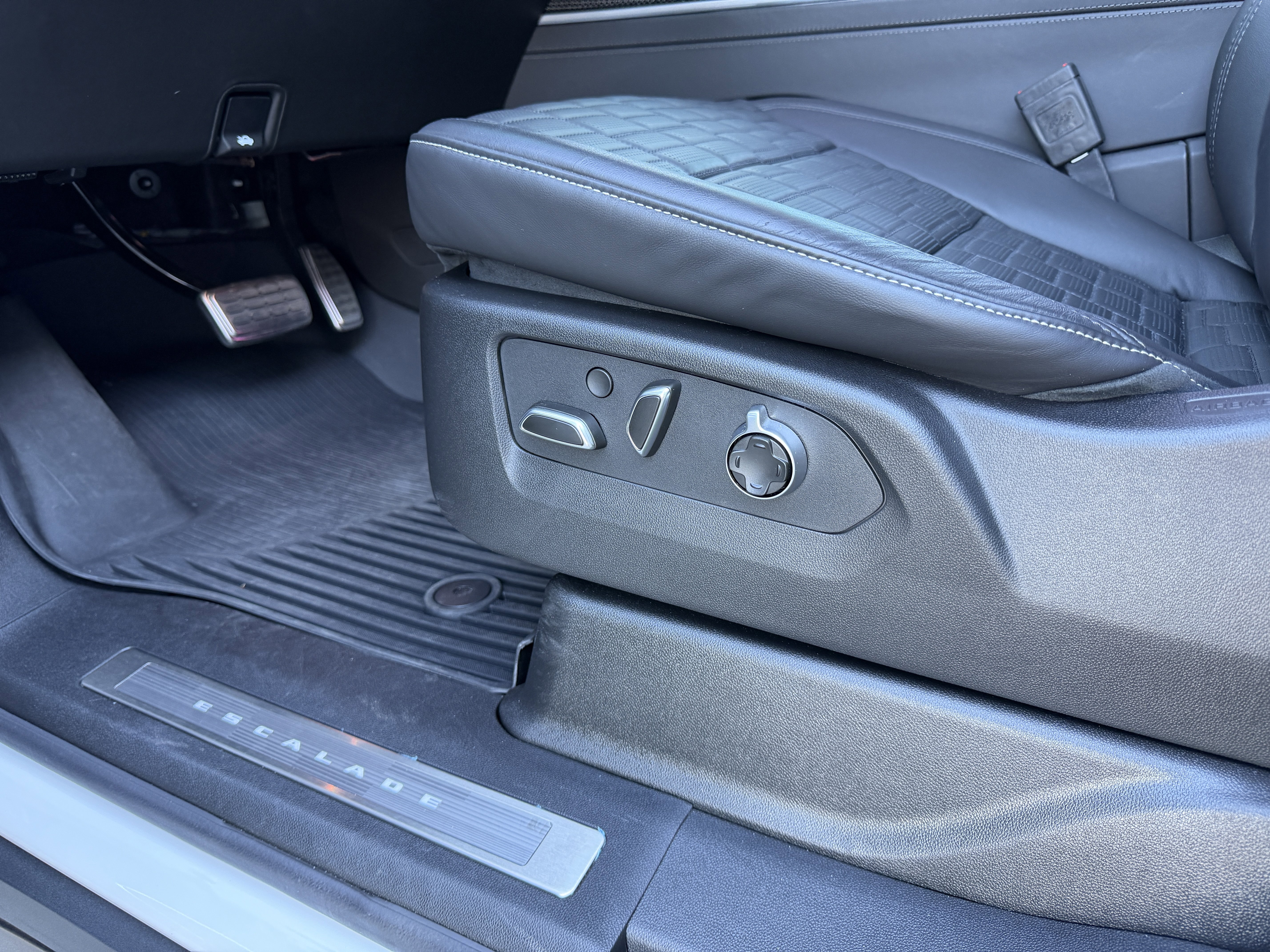 Used 2025 Cadillac Escalade V image 17