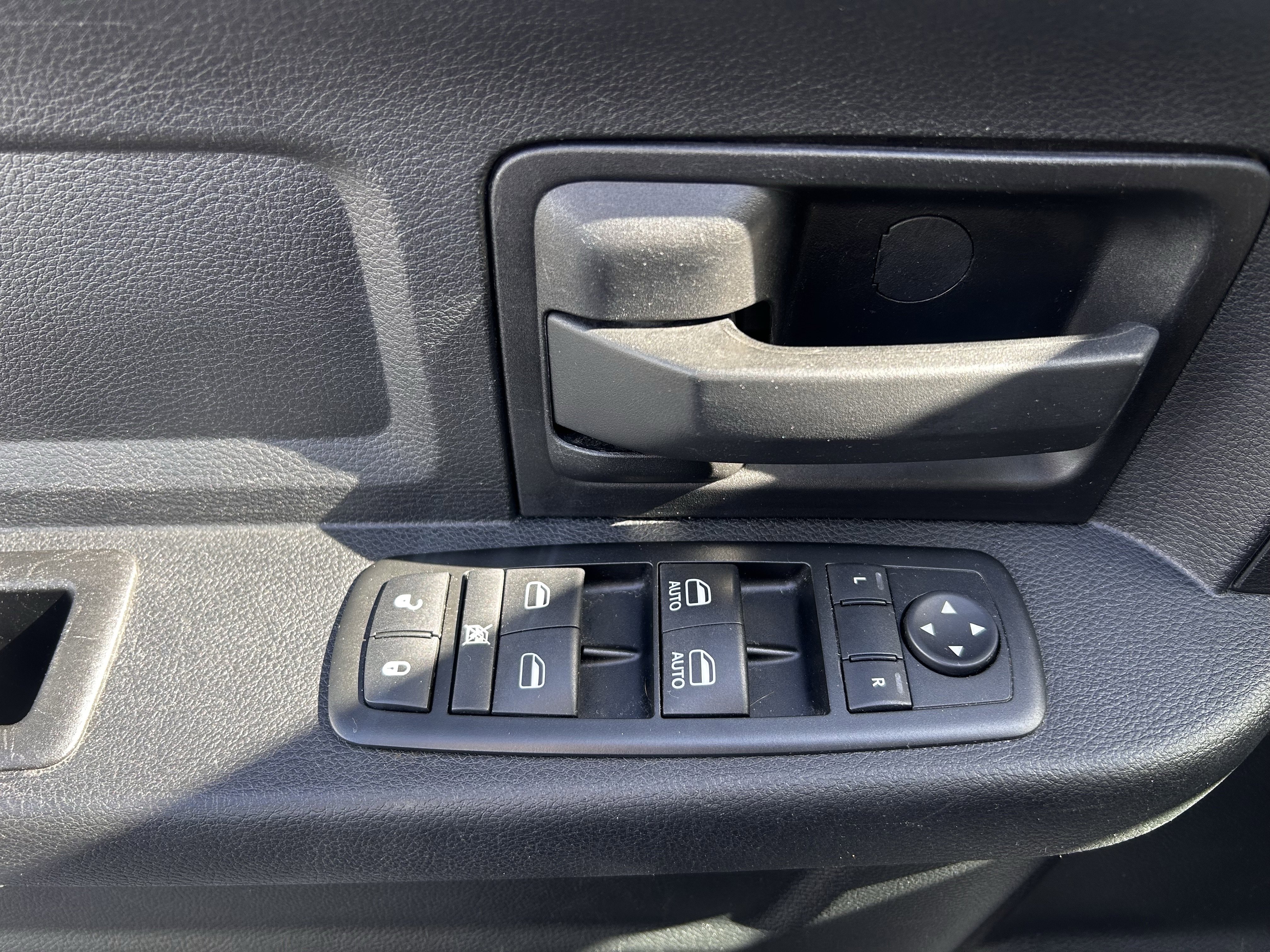 Used 2014 RAM 3500 Tradesman w/ Chrome Appearance Group image 14