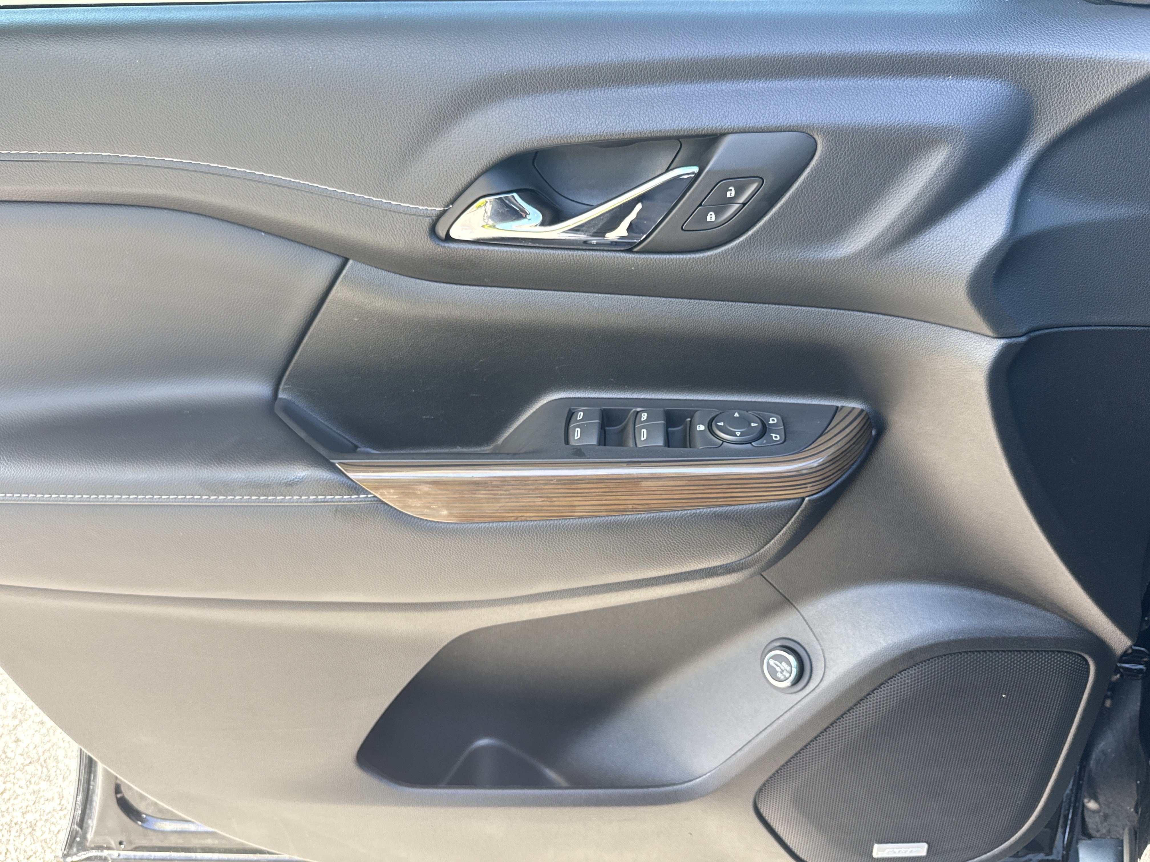 Used 2023 GMC Acadia SLE w/ Driver Convenience Package FWD image 13