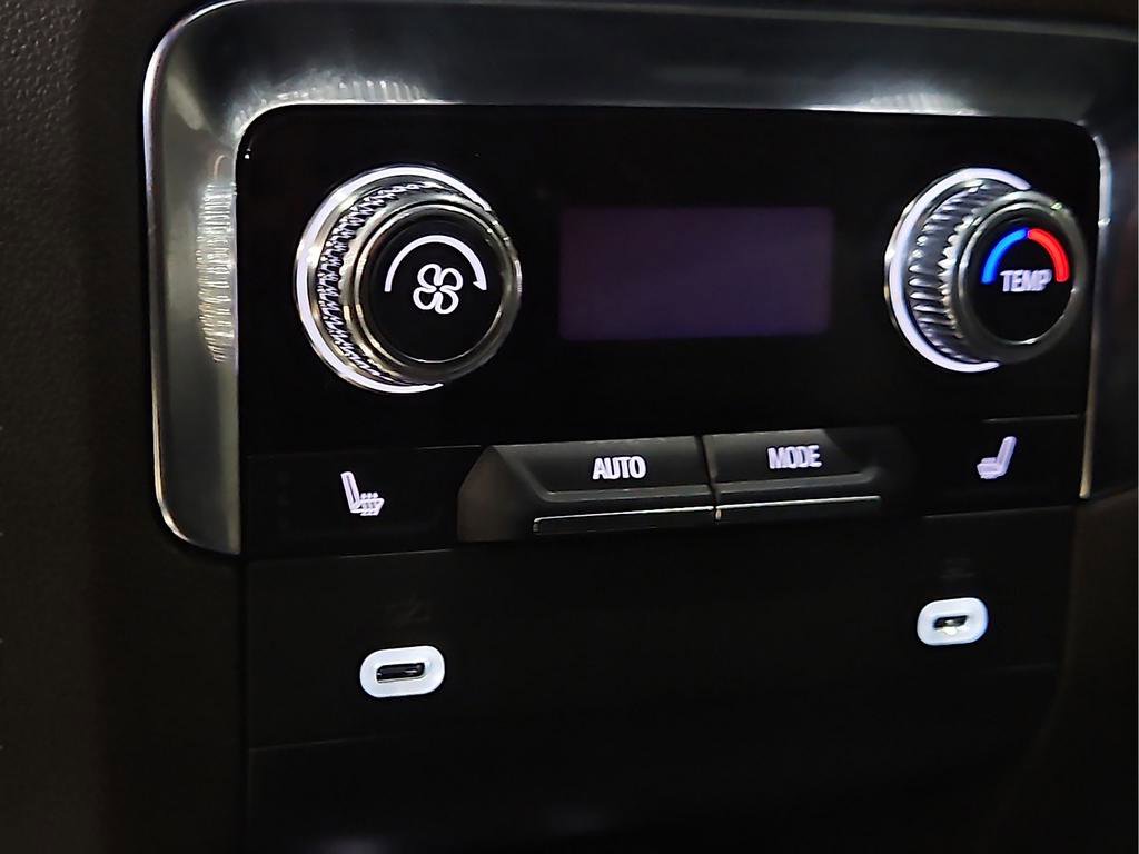 Used 2023 GMC Yukon SLT w/ SLT Luxury Package image 15