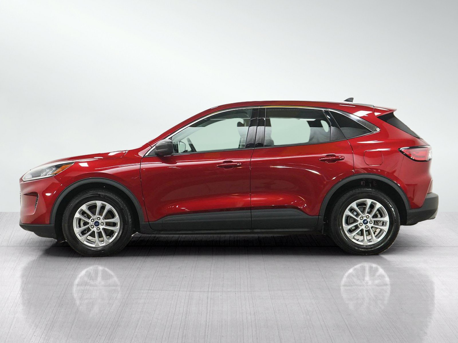 Used 2022 Ford Escape SE w/ Cold Weather Package FWD image 3