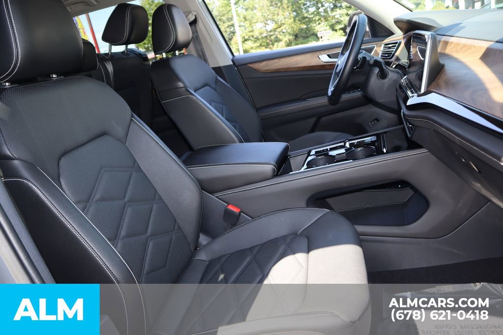 Used 2025 Volkswagen Atlas SE image 30