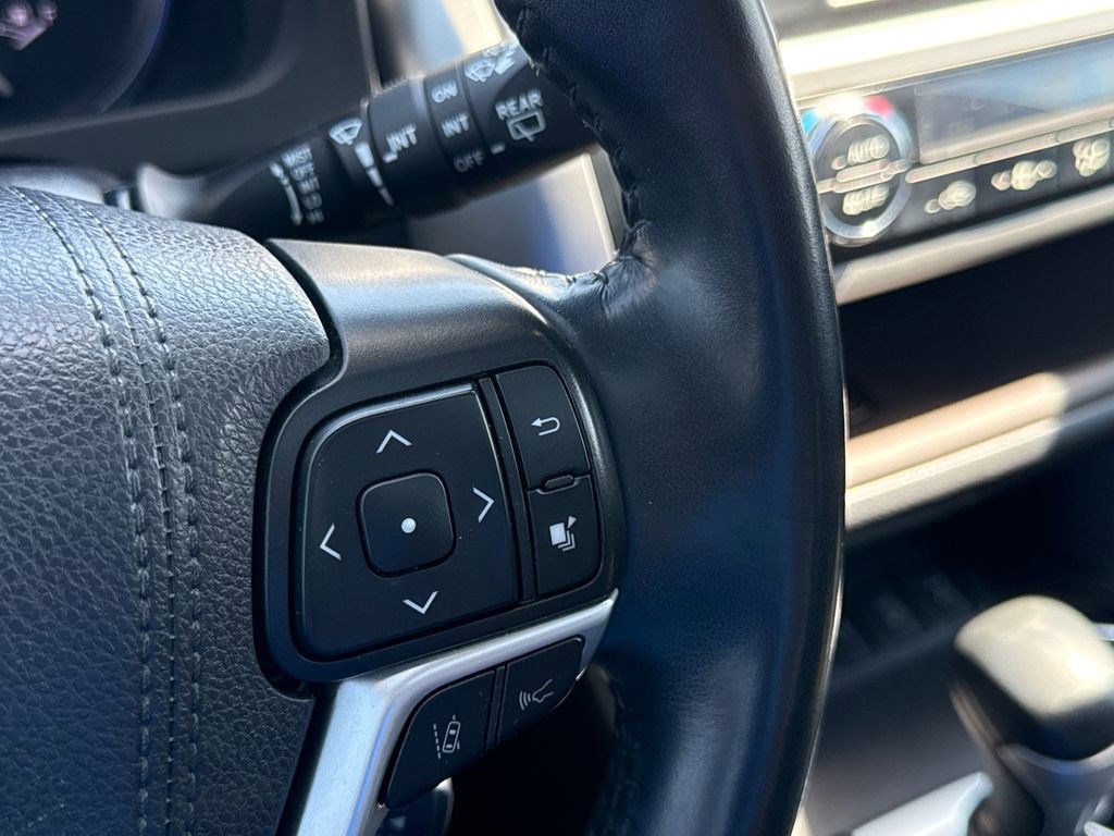 Used 2019 Toyota Highlander XLE image 27