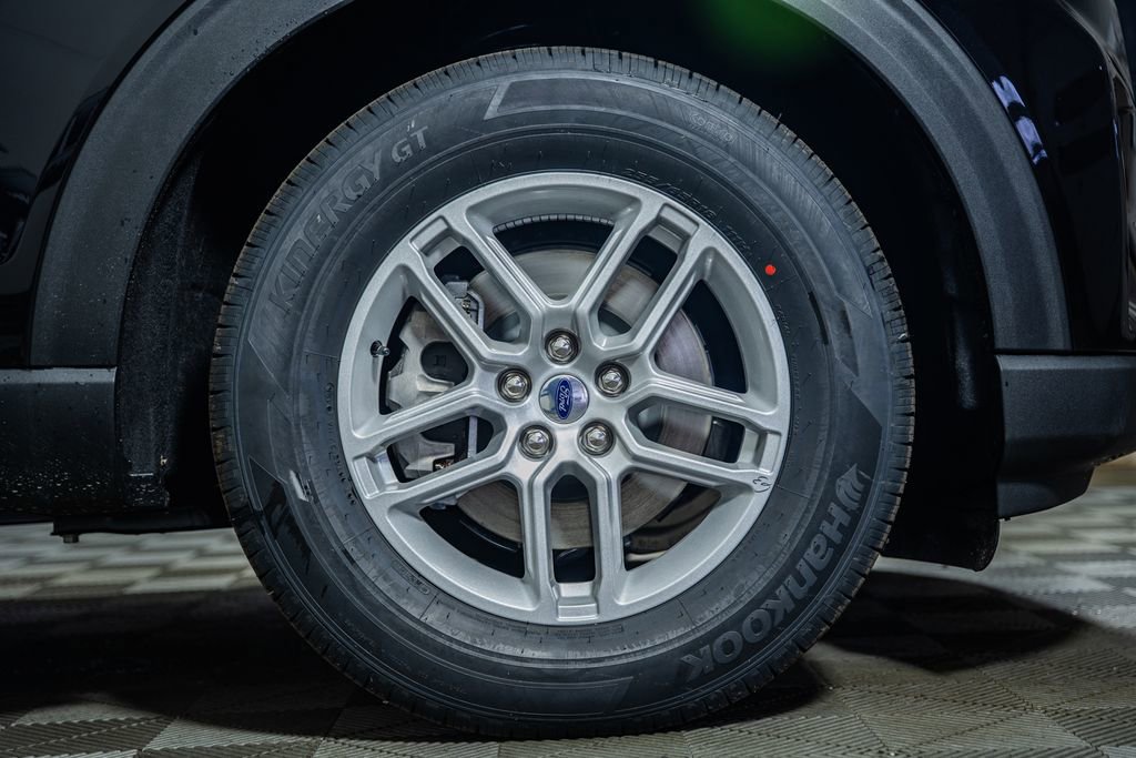 New 2026 Ford Explorer Active RWD image 17