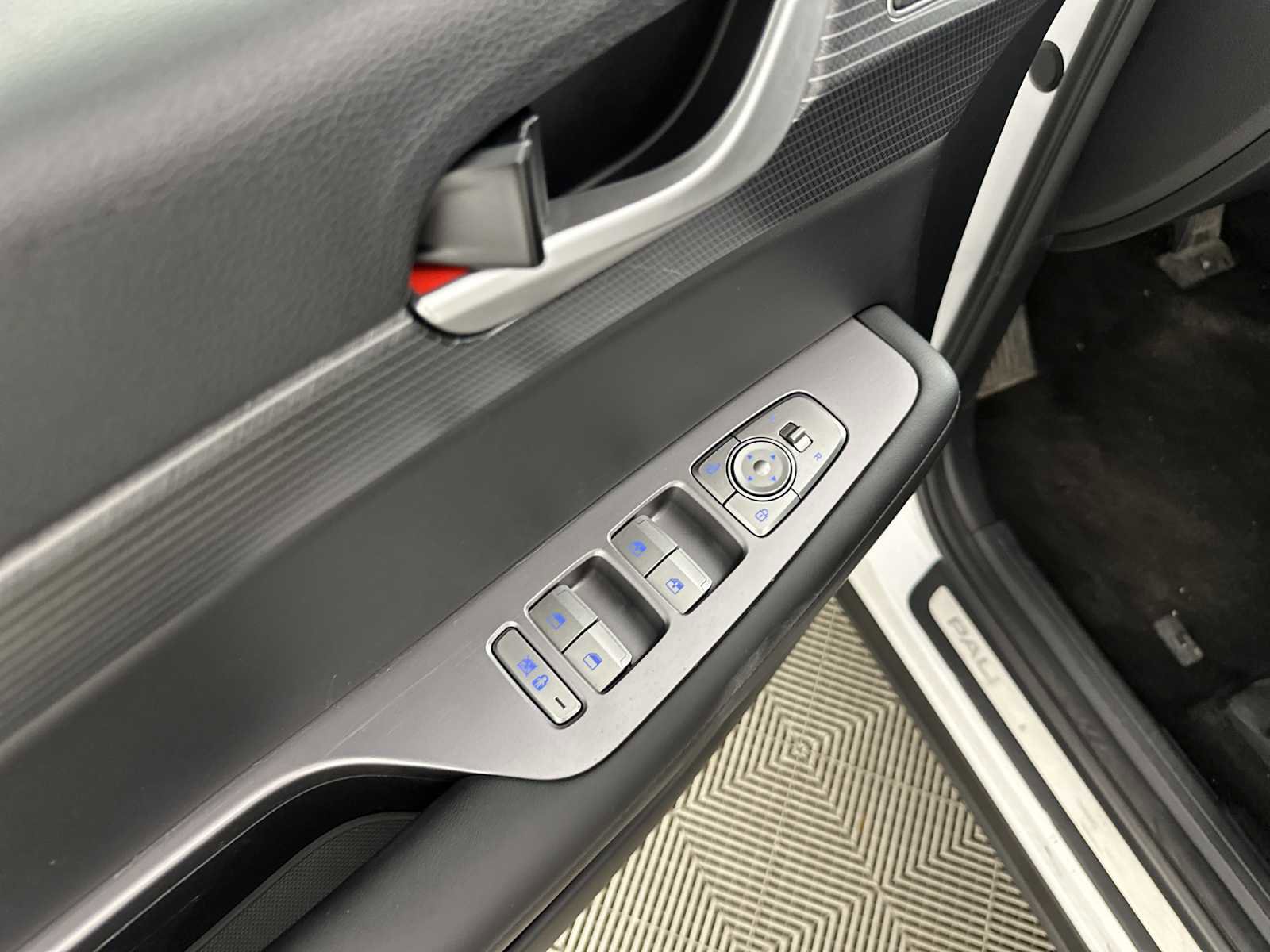 Used 2024 Hyundai Palisade Limited FWD image 17