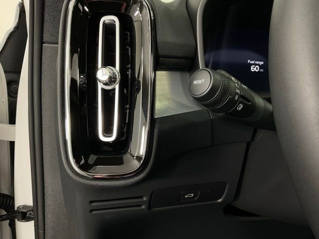 New 2026 Volvo XC40 B5 Ultra w/ Protection Package Premier image 25