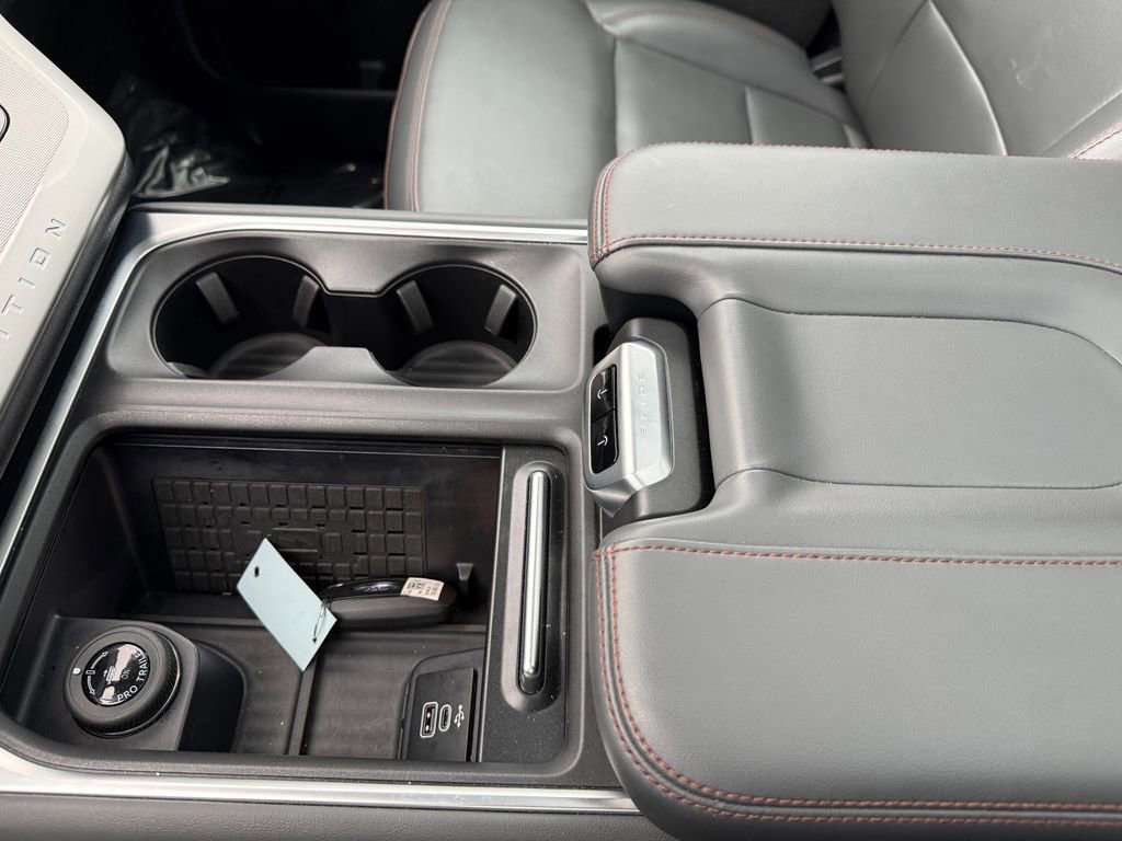 Used 2025 Ford Expedition Active image 40