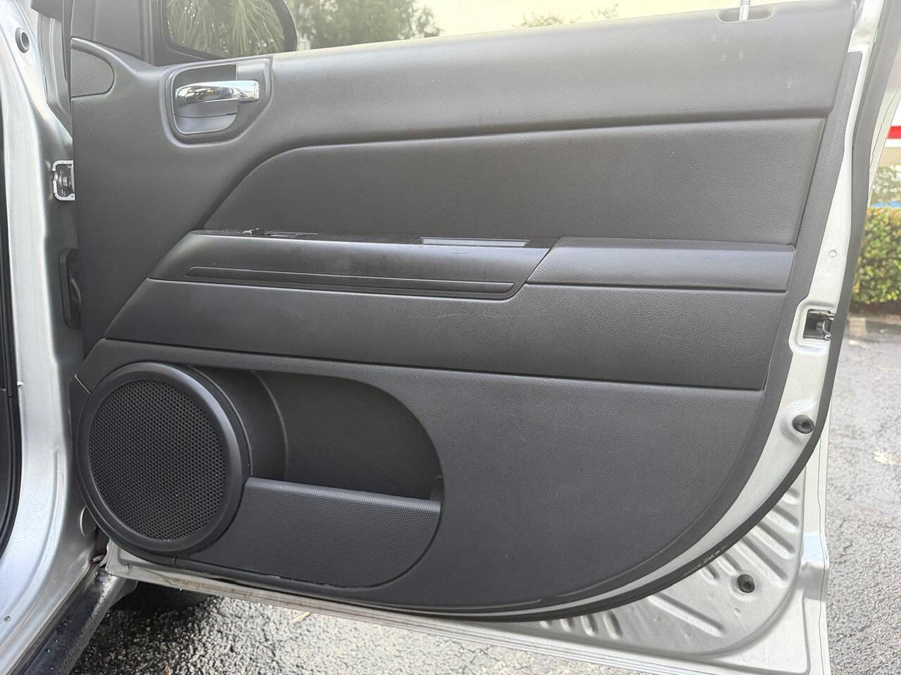 Used 2012 Jeep Compass Latitude w/ Sun/Sound Group FWD image 20