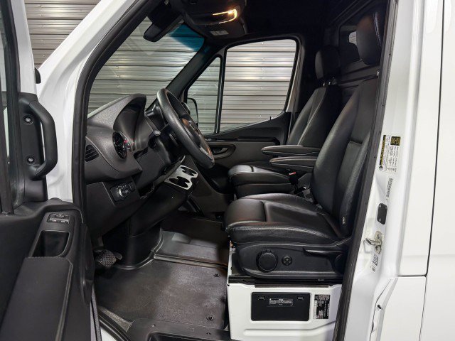 Used 2022 Mercedes-Benz Sprinter 2500 image 20
