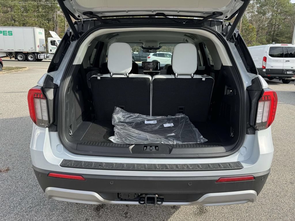 New 2026 Ford Explorer Platinum w/ LUX Leather Package AWD/4WD image 14