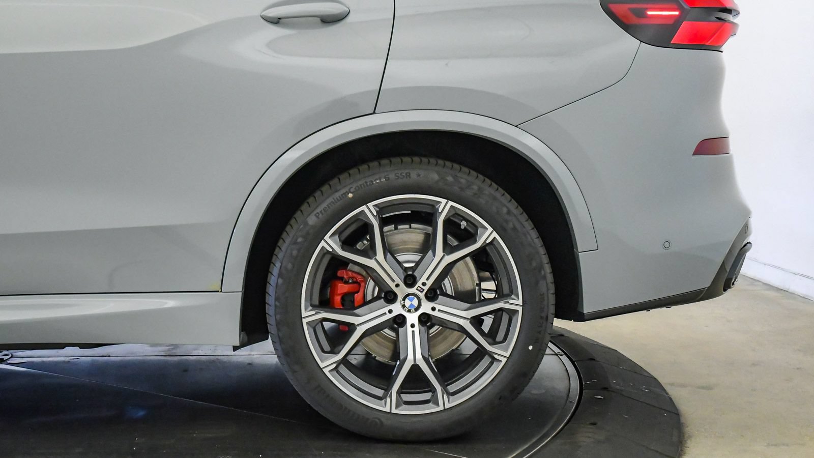 New 2026 BMW X5 xDrive50e w/ M Sport Package AWD/4WD image 11