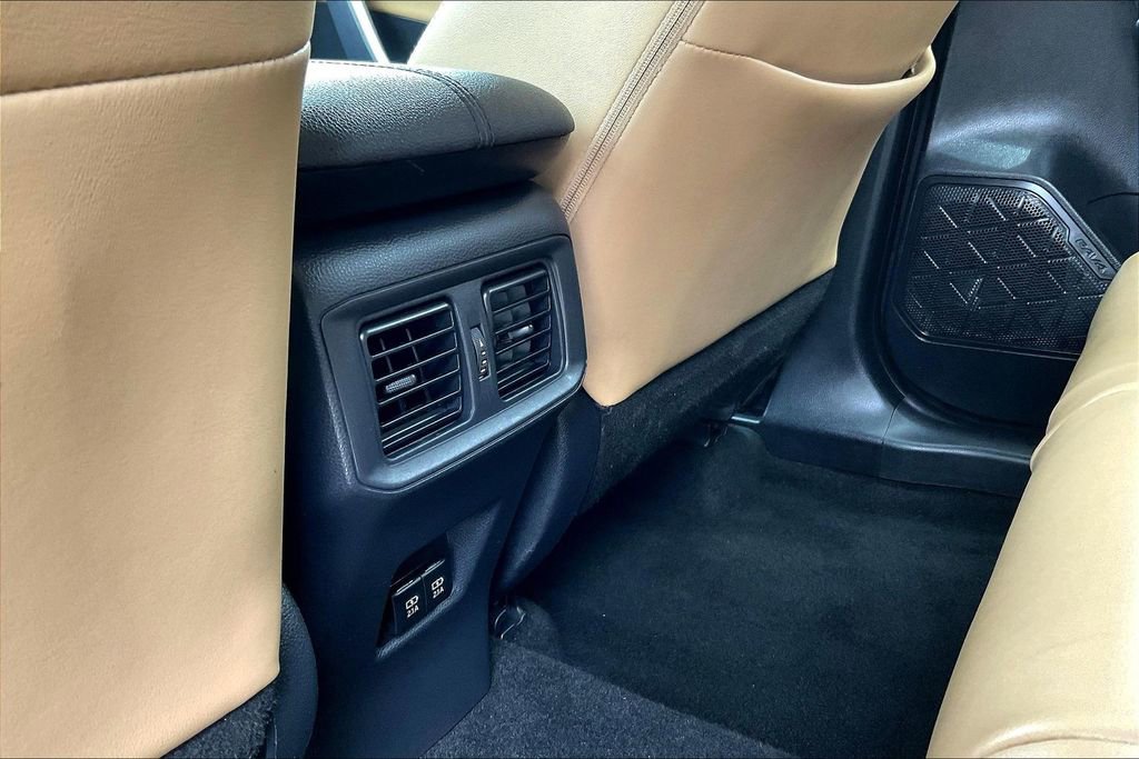 Used 2019 Toyota RAV4 Limited AWD/4WD image 39