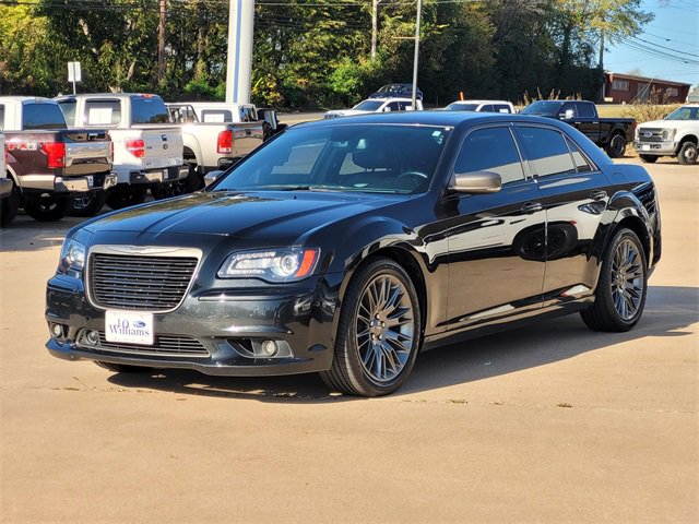 Used 2013 Chrysler 300 C image 3