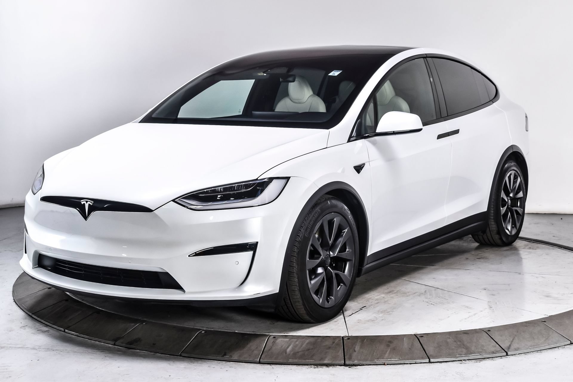 Used 2022 Tesla Model X AWD/4WD image 2