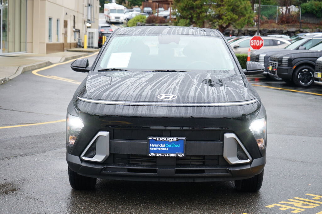 Used 2024 Hyundai Kona SE image 2