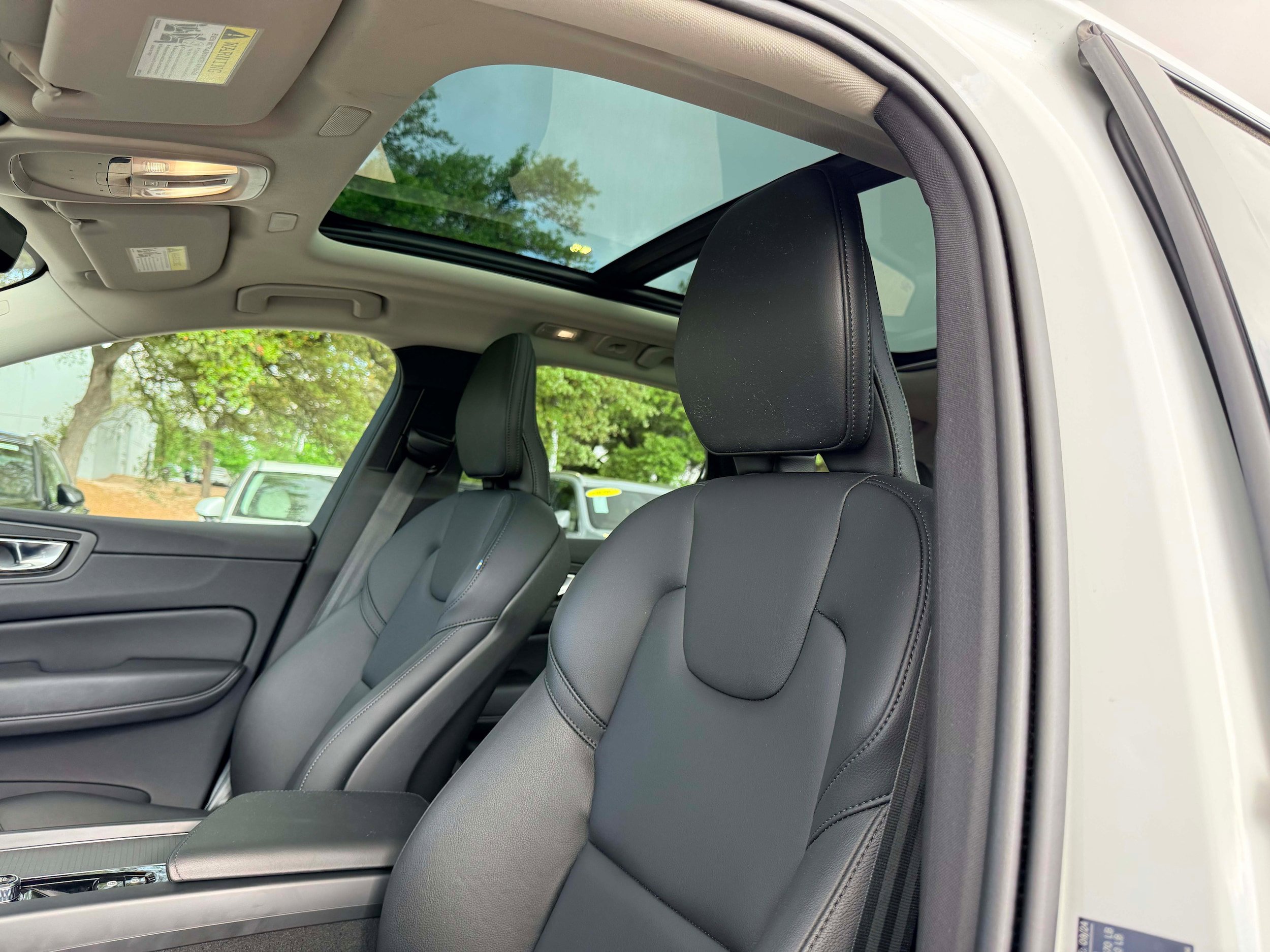 Certified 2025 Volvo XC60 B5 Core image 13