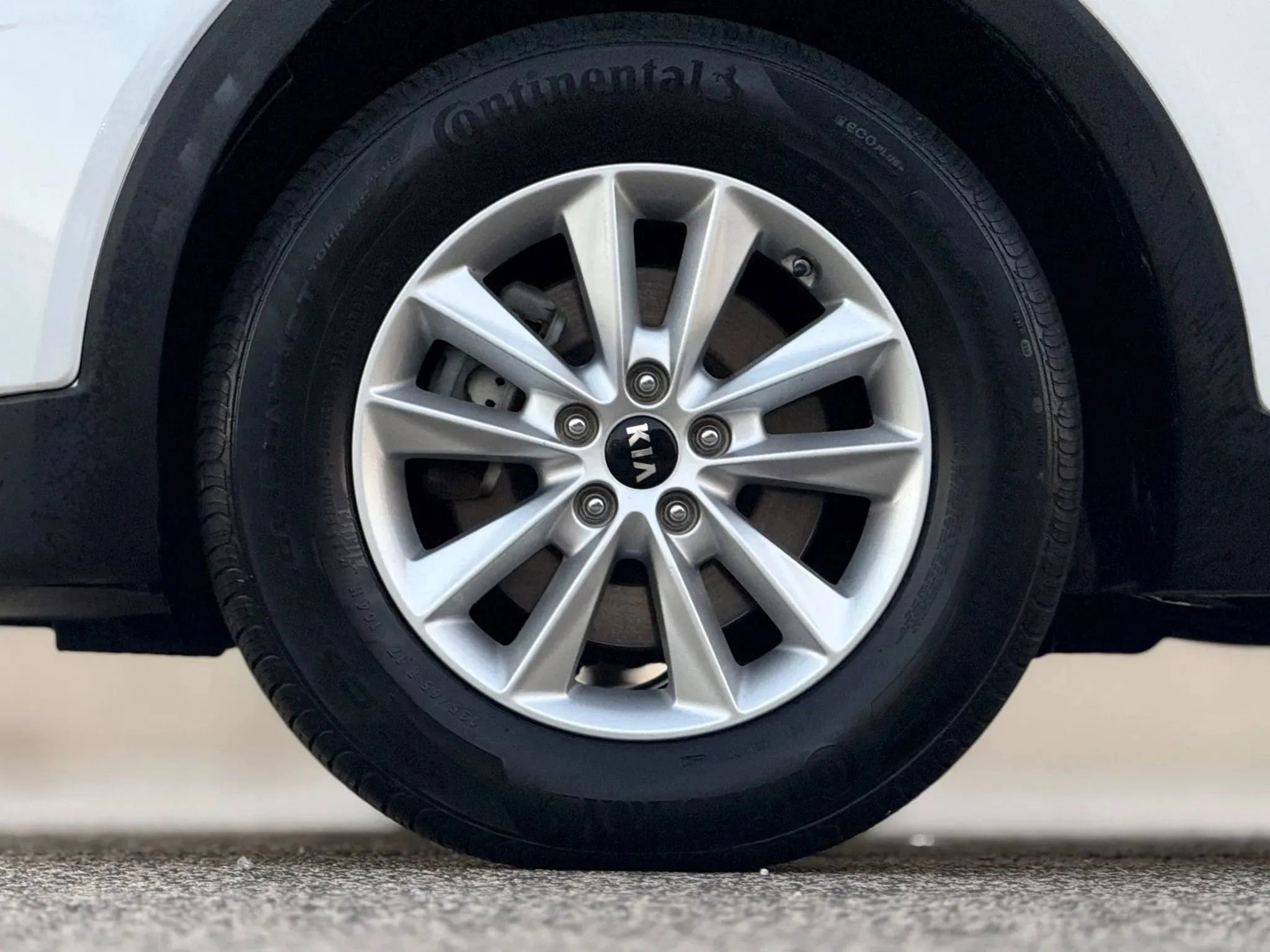 Used 2019 Kia Sorento LX image 29