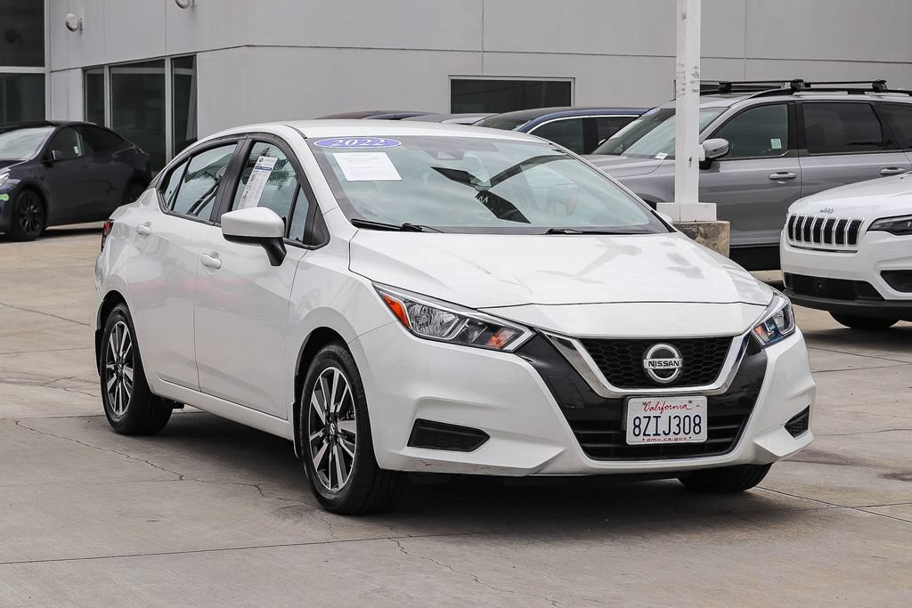 Used 2022 Nissan Versa SV FWD image 3