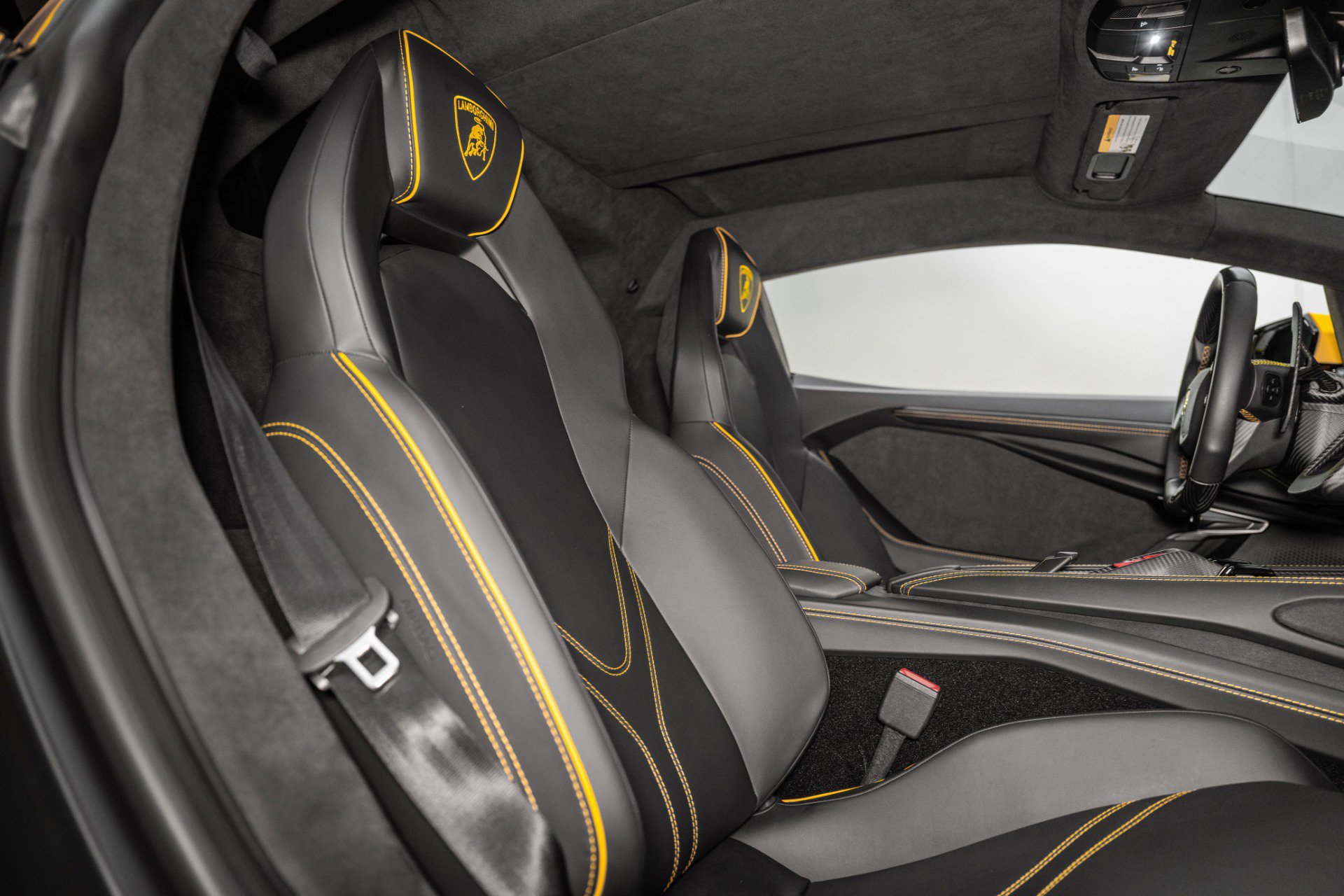 Used 2024 Lamborghini Revuelto image 27