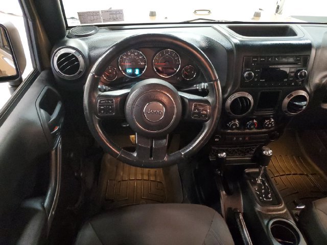 Used 2015 Jeep Wrangler Unlimited Sport w/ Connectivity Group AWD/4WD image 15