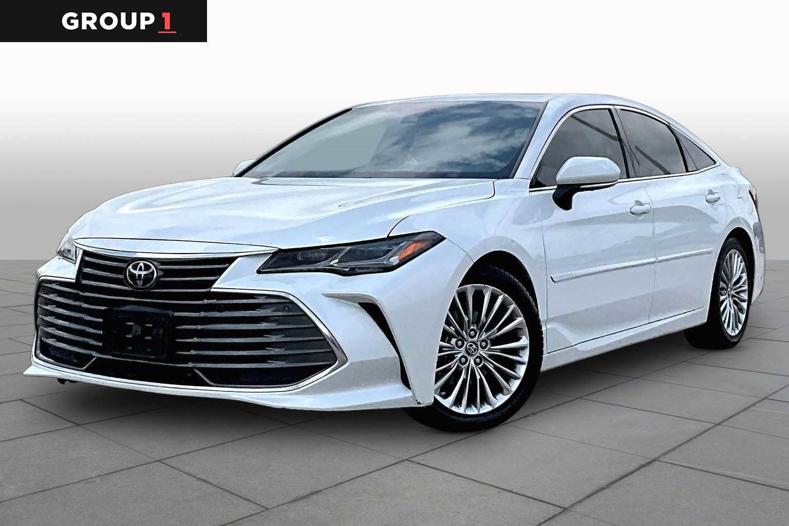 Used 2019 Toyota Avalon Limited FWD image 1