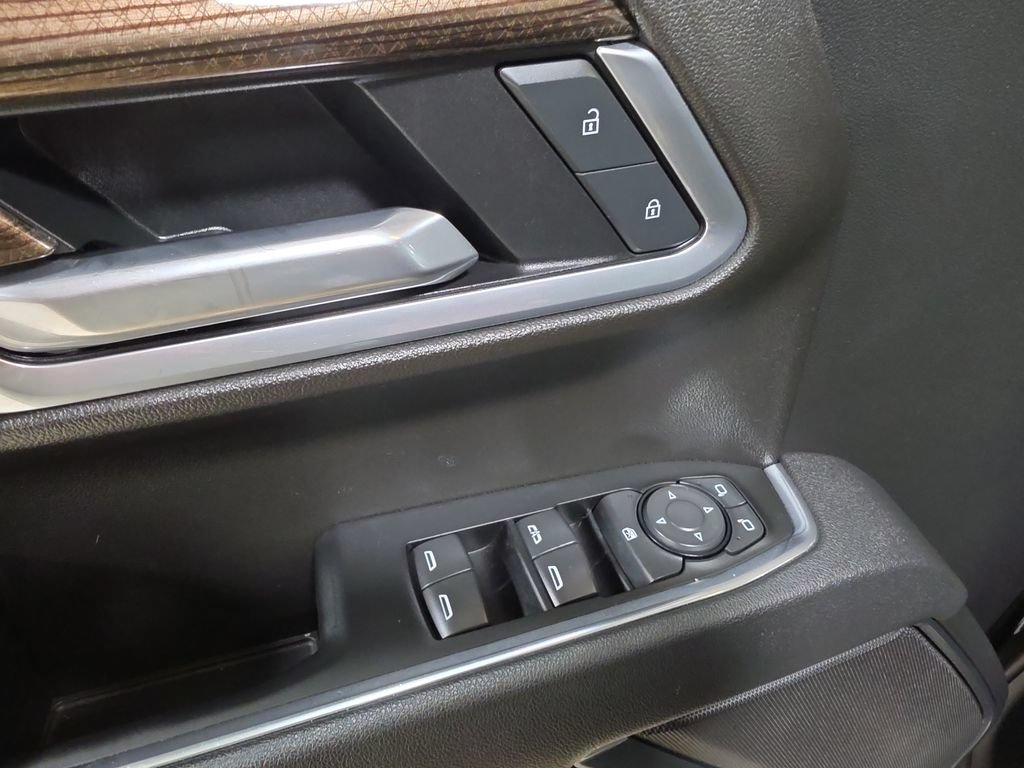 Used 2025 Chevrolet Silverado 1500 LT AWD/4WD image 14