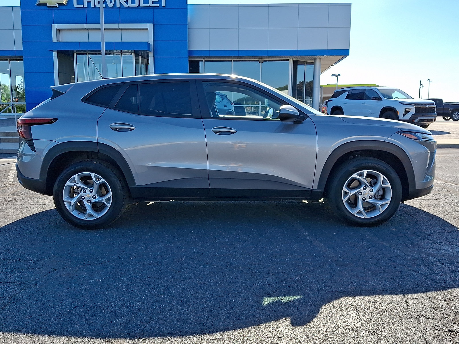 Certified 2025 Chevrolet Trax LS w/ LS Convenience Package FWD image 7