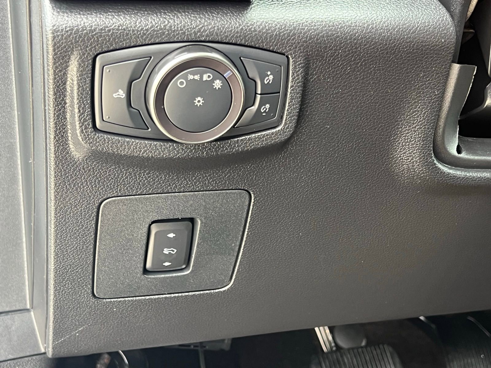 Used 2018 Ford F150 Raptor w/ Equipment Group 801A Mid image 28