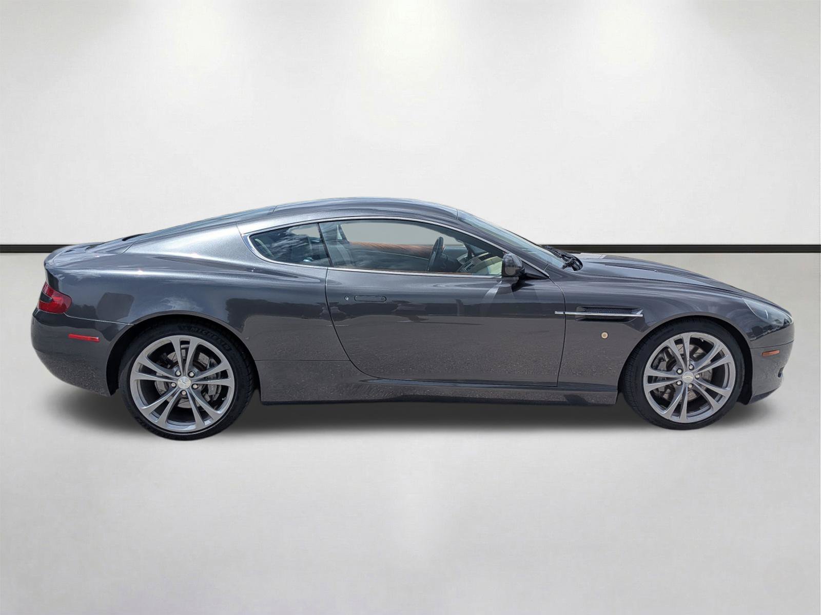 Used 2005 Aston Martin DB9 Coupe RWD image 3