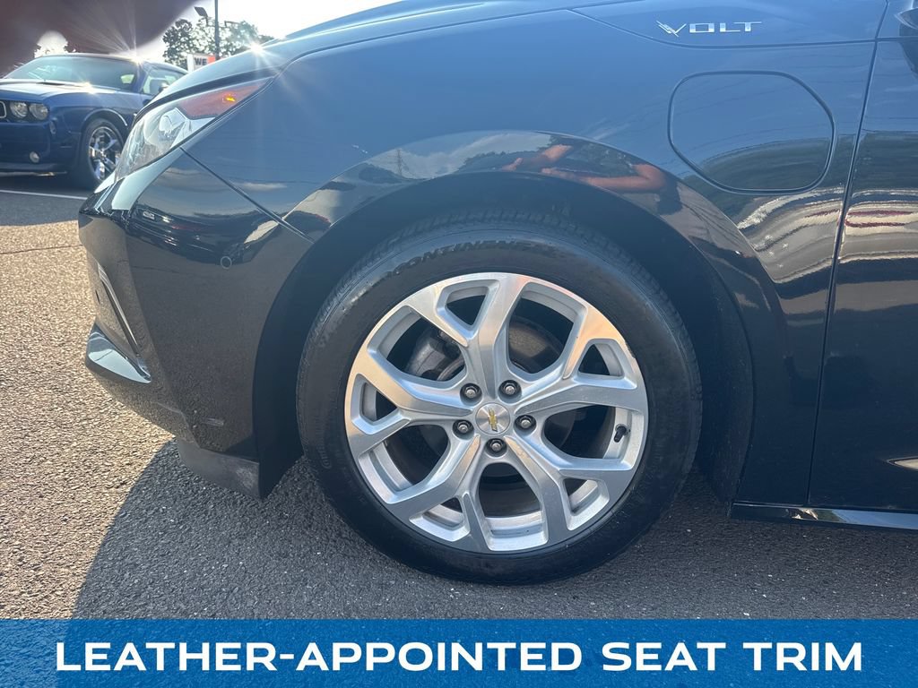 Used 2018 Chevrolet Volt Premier w/ Driver Confidence Package FWD image 27