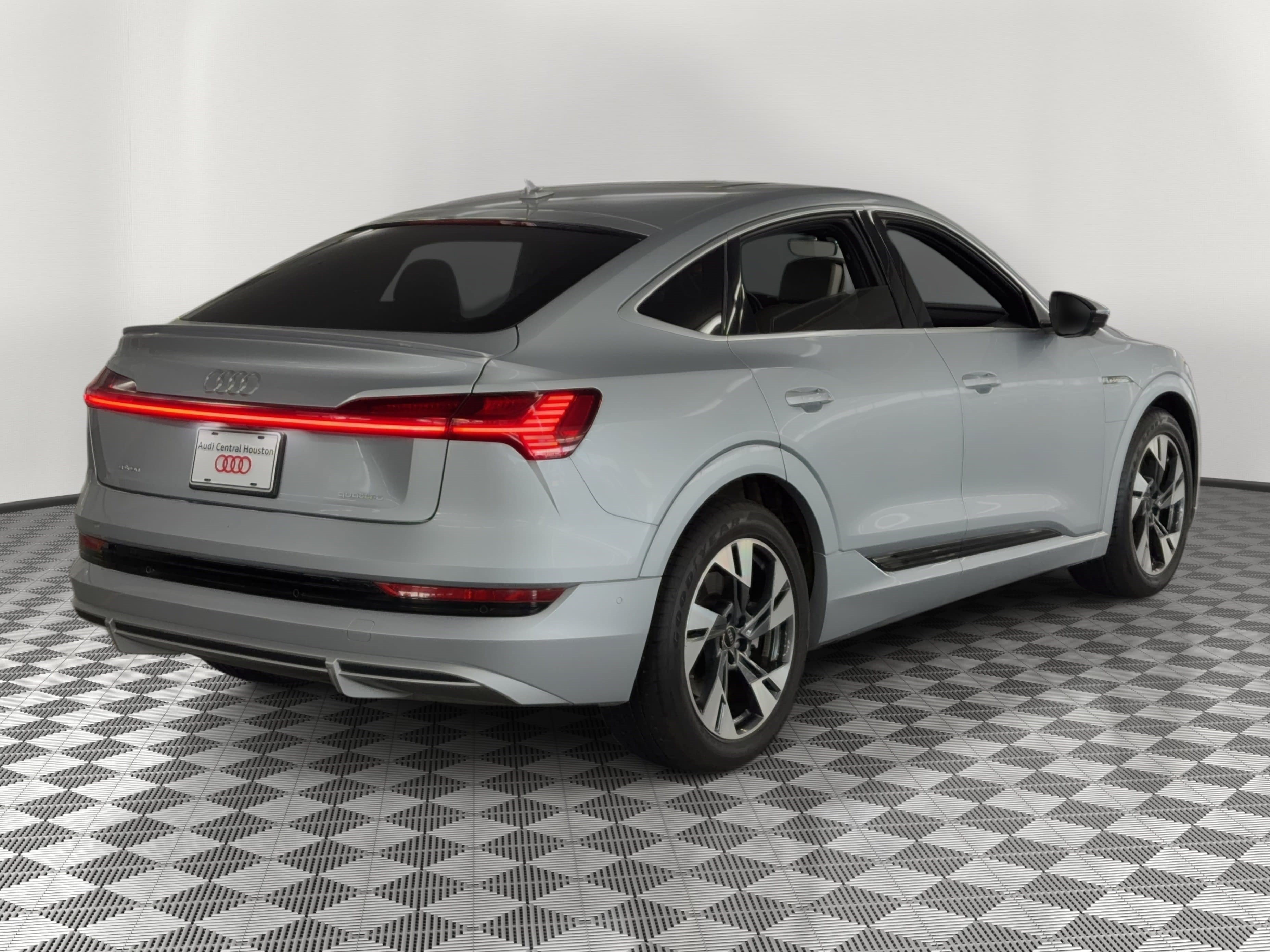 Certified 2023 Audi e-tron Premium Plus w/ Premium Plus Package AWD/4WD image 9
