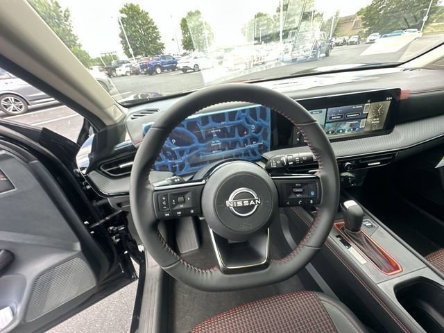 New 2025 Nissan Kicks SR FWD image 11