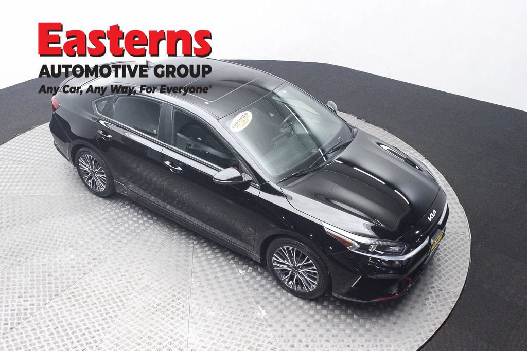 Used 2023 Kia Forte GT-Line w/ GT-Line Premium Package FWD image 3