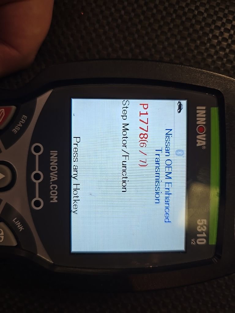 Used 2012 Nissan Rogue SV w/ Premium Pkg image 14