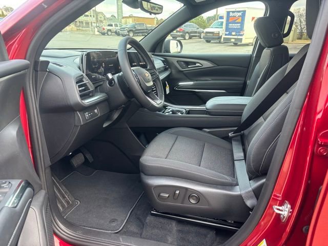 New 2026 Chevrolet Traverse LT w/ Driver Confidence Package image 2