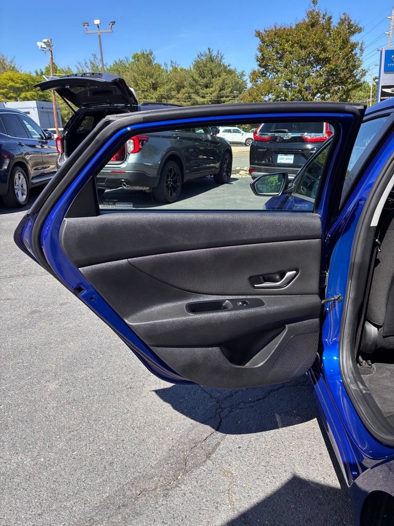 Used 2023 Hyundai Elantra SEL w/ Convenience Package FWD image 40