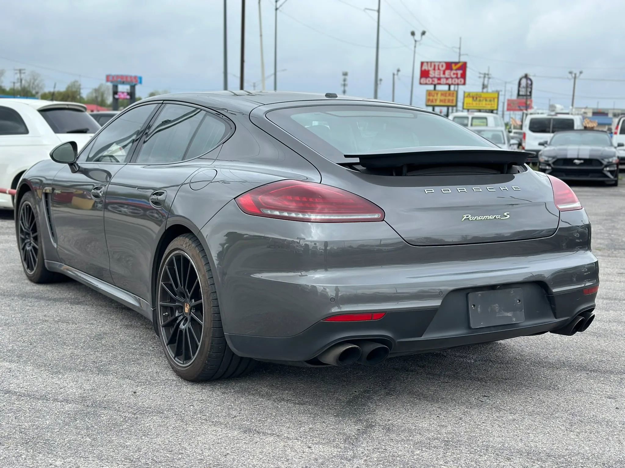 Used 2014 Porsche Panamera S image 8