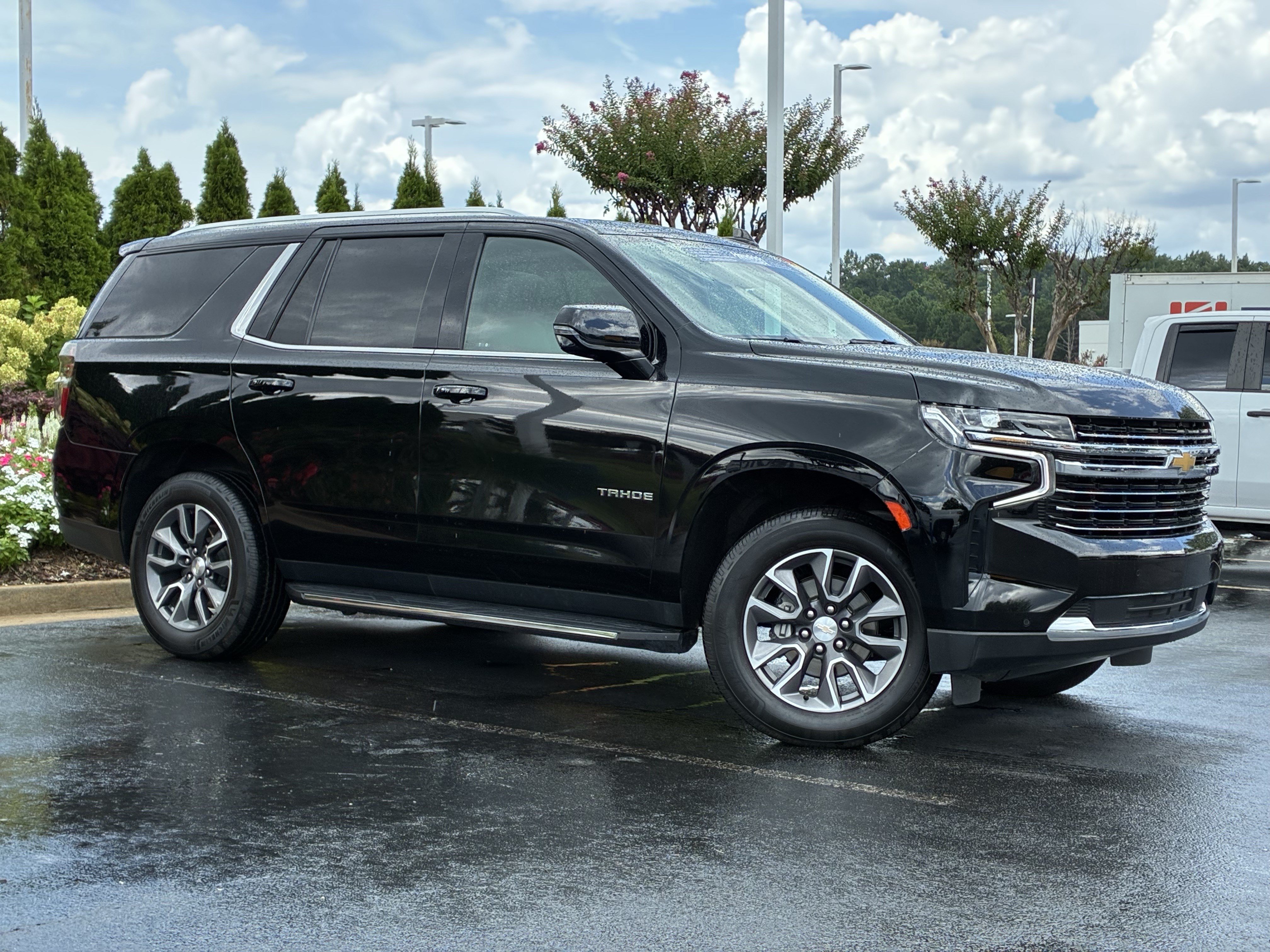 Used 2022 Chevrolet Tahoe LT w/ LT Signature Package AWD/4WD image 3