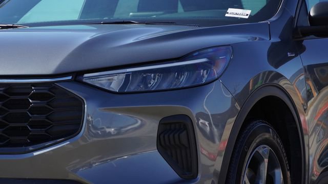 Used 2025 Ford Escape ST-Line image 4