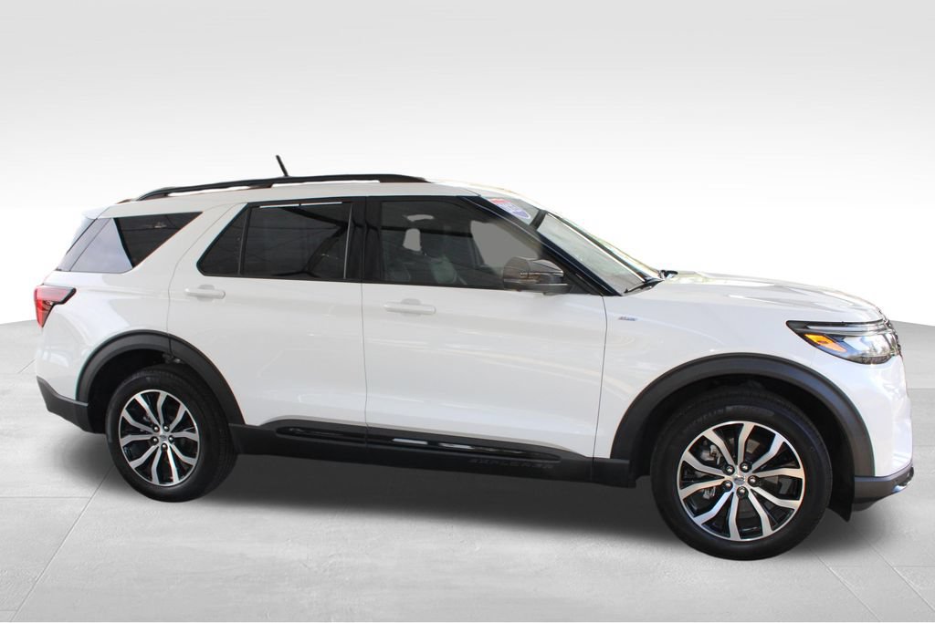 Used 2025 Ford Explorer ST-Line AWD/4WD image 19