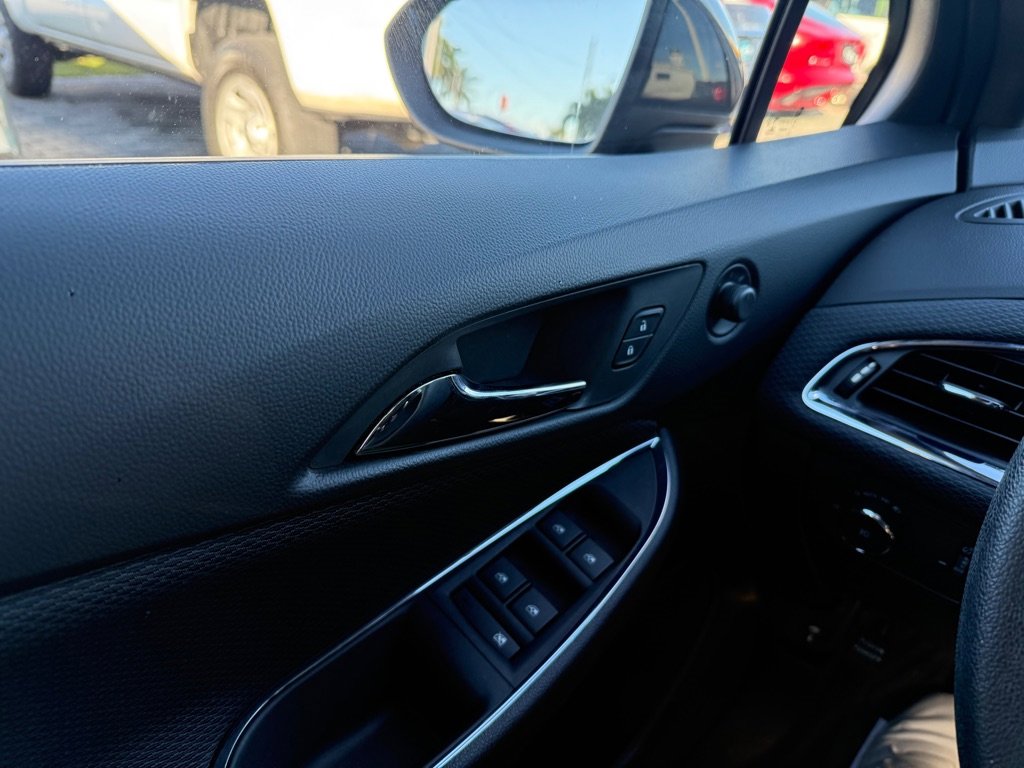 Used 2019 Chevrolet Cruze LT w/ Convenience Package image 27