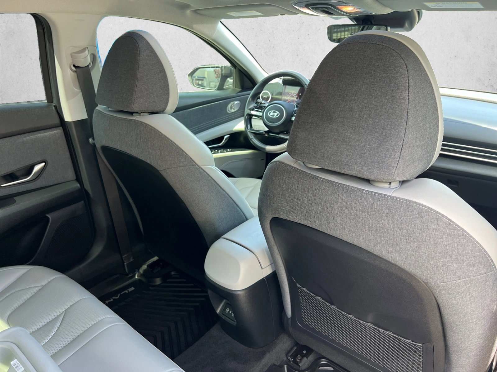 Used 2025 Hyundai Elantra Limited FWD image 26